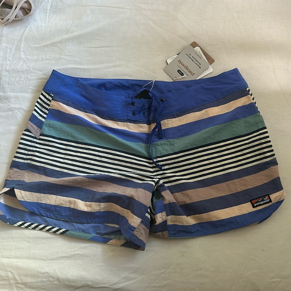 Patagonia striped wavefarer 5” shorts